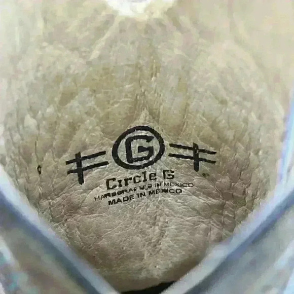 Circle G Women’s Black Distressed Leather Boots - Picture 9 of 11